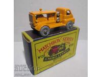 Matchbox Moko Lesney No. 28a Bedford Compressor Truck