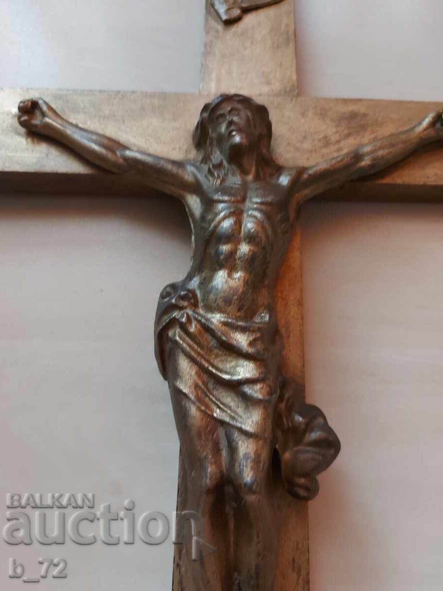 Crucifix vechi, 41 cm cu preț 14.00 BGN | € 7.16
