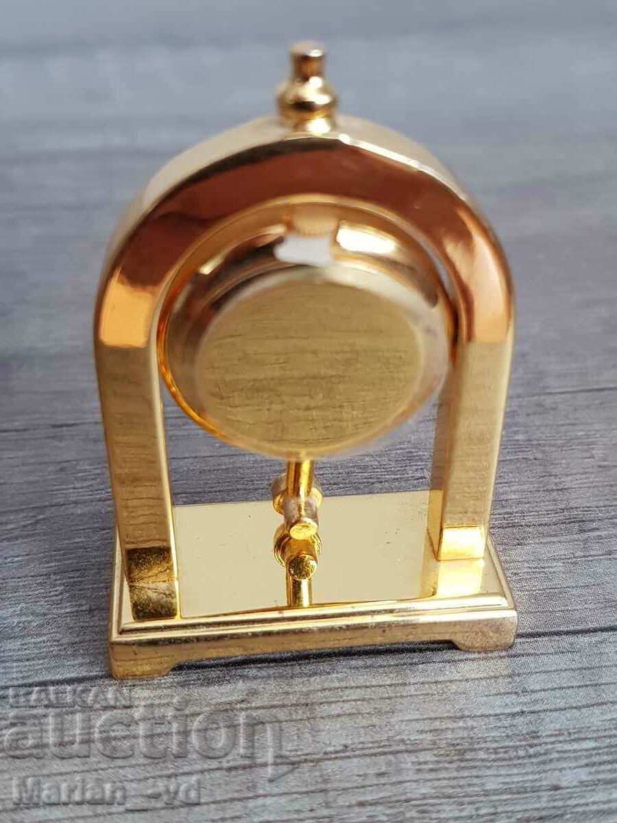 Delivery of LE TEMPS miniature quartz clock