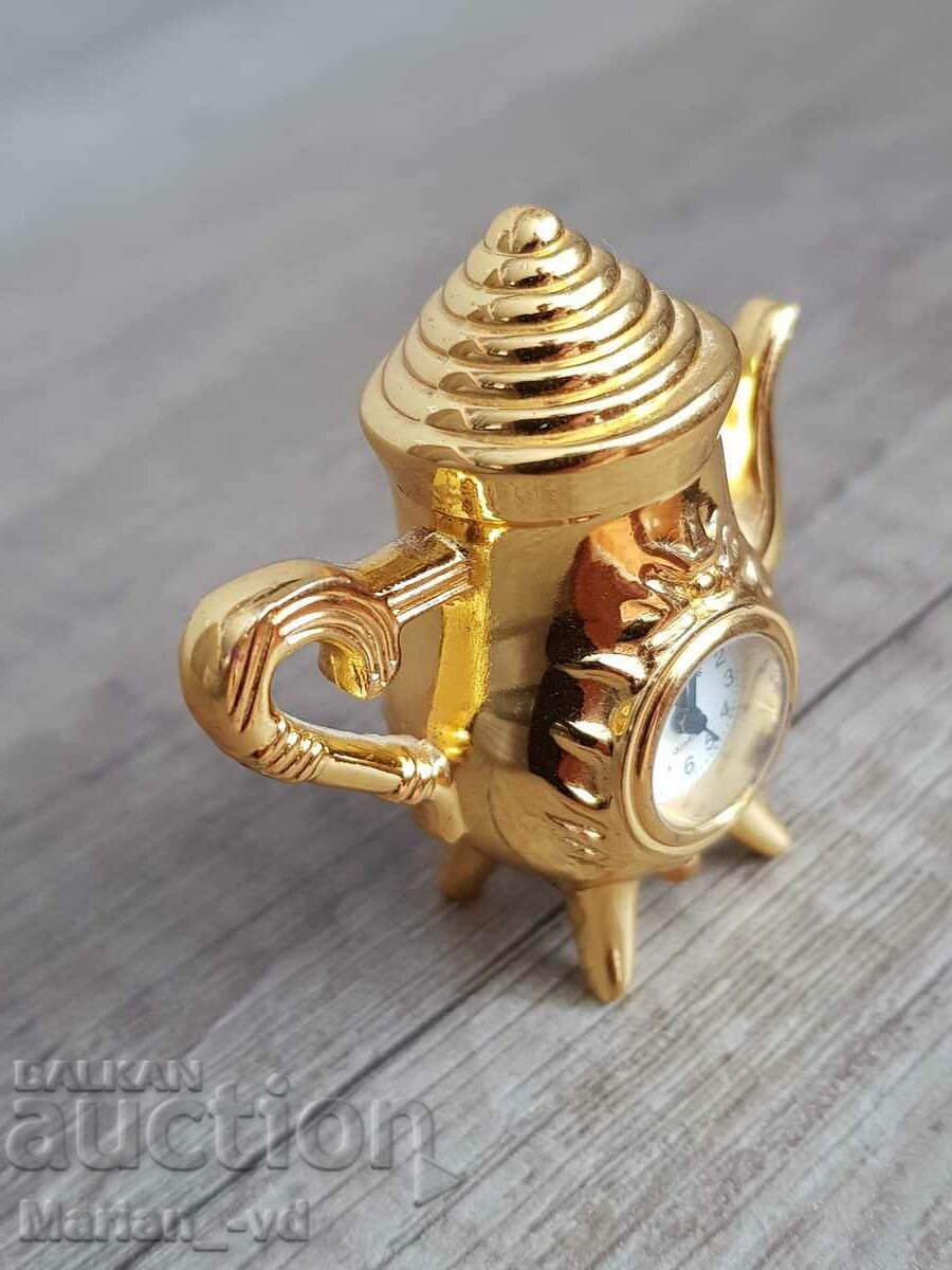 Auction  Miniature quartz clock "LE TEMPS"-jug
