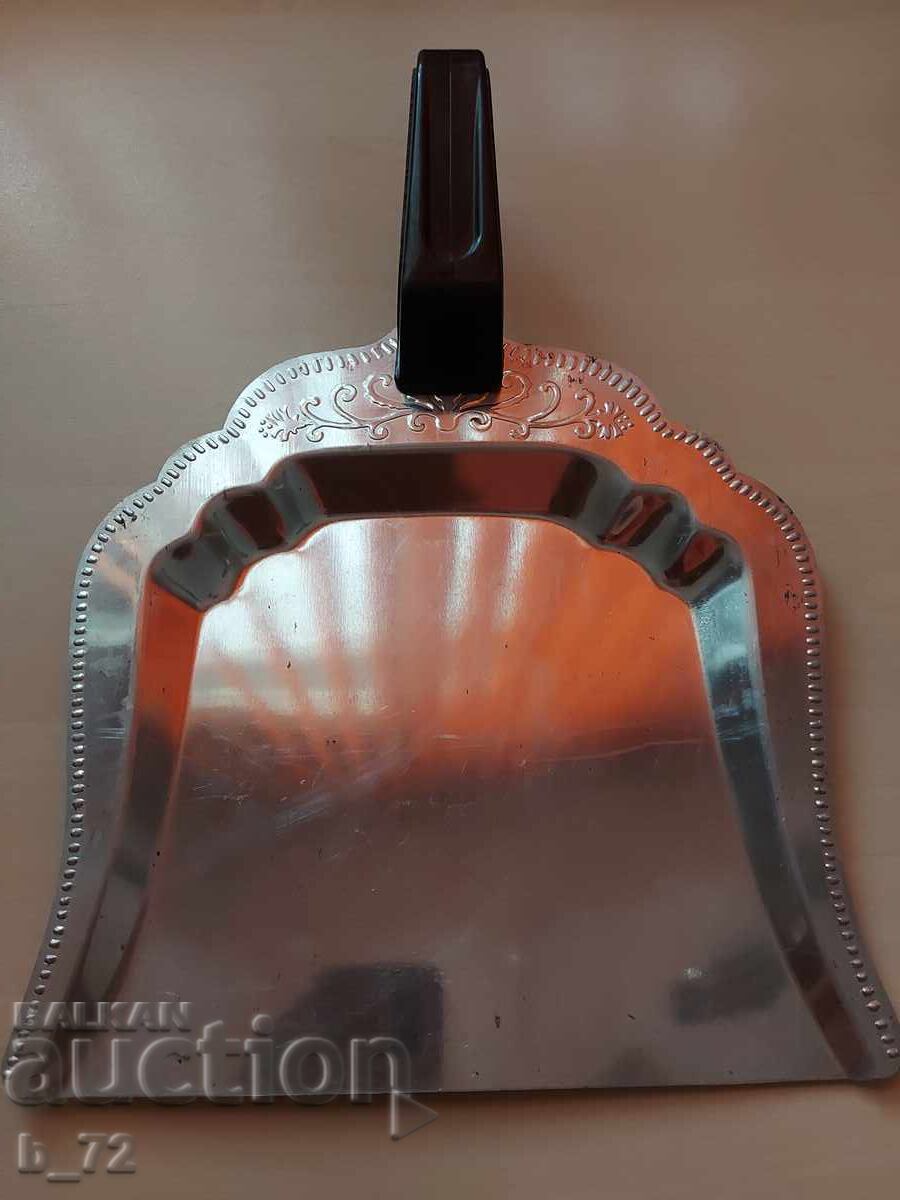 Table cleaning spatula with price 11.00 BGN | € 5.62