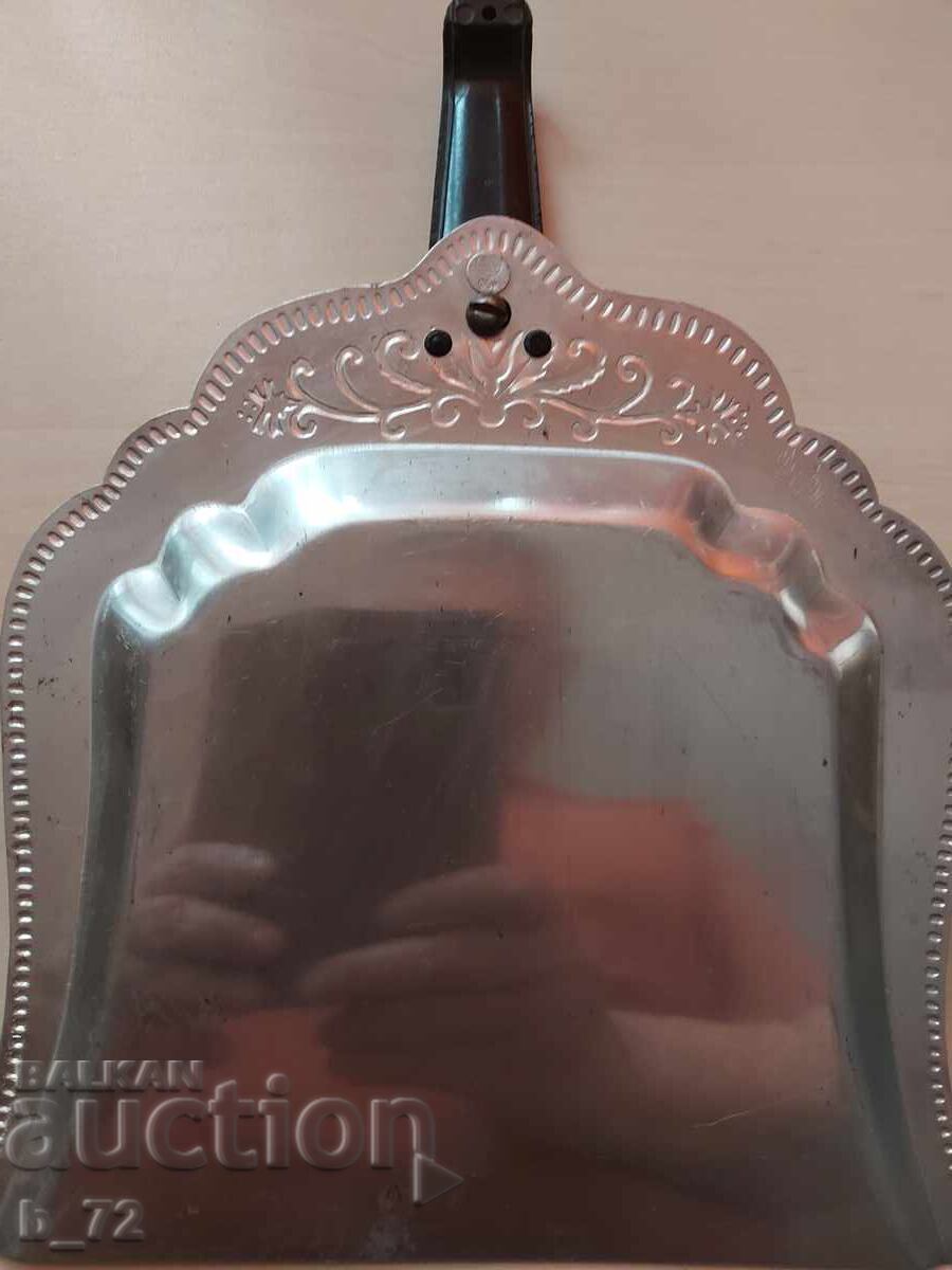 Delivery of Table cleaning spatula