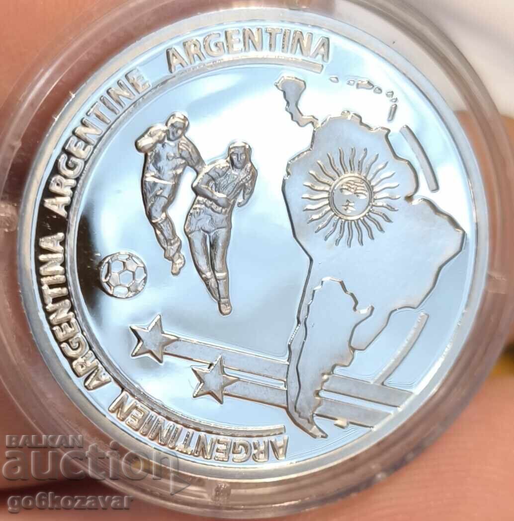 Монета Медал Световно По футбол 2014г Сребро !