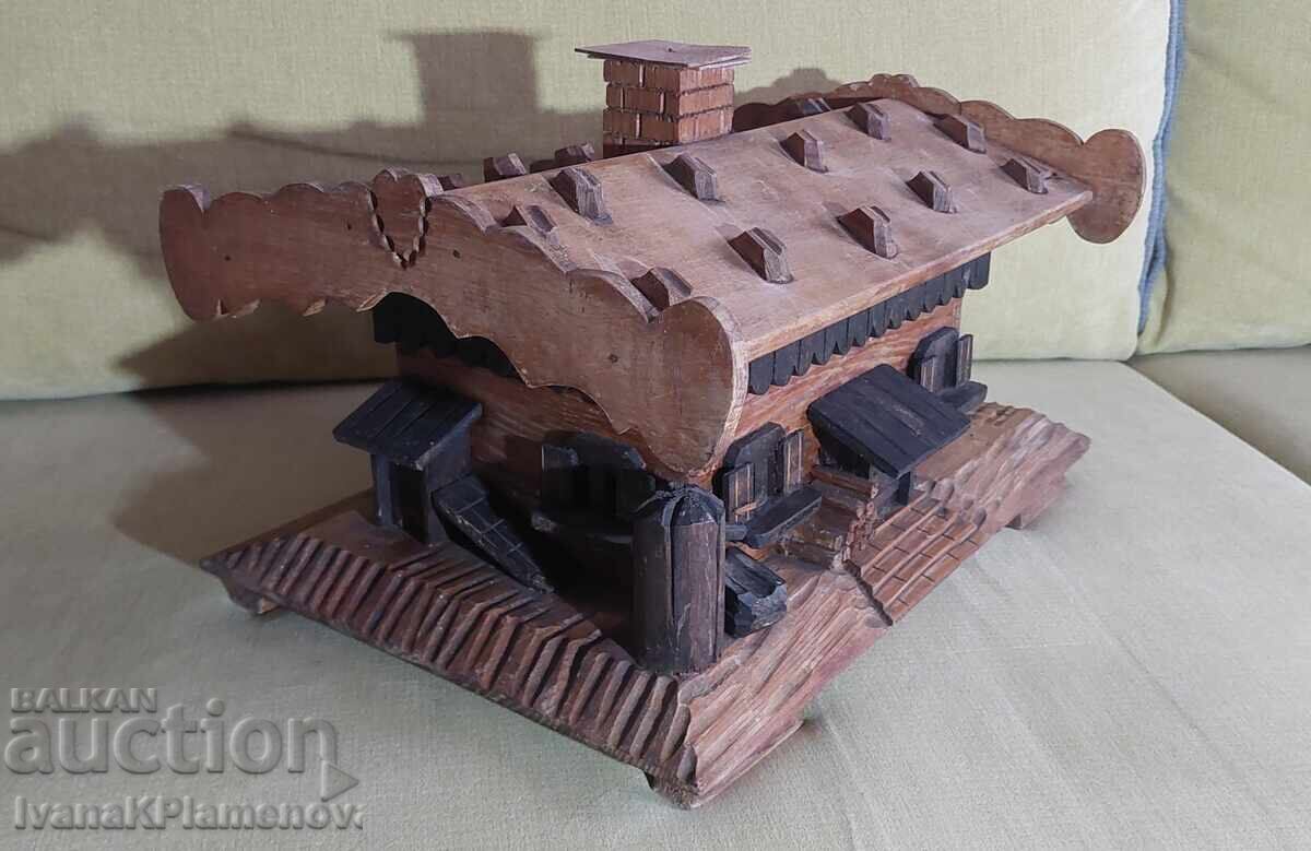 Δημοπρασία Ξυλόγλυπτη θήκη σπιτάκι vintage για γνώστες