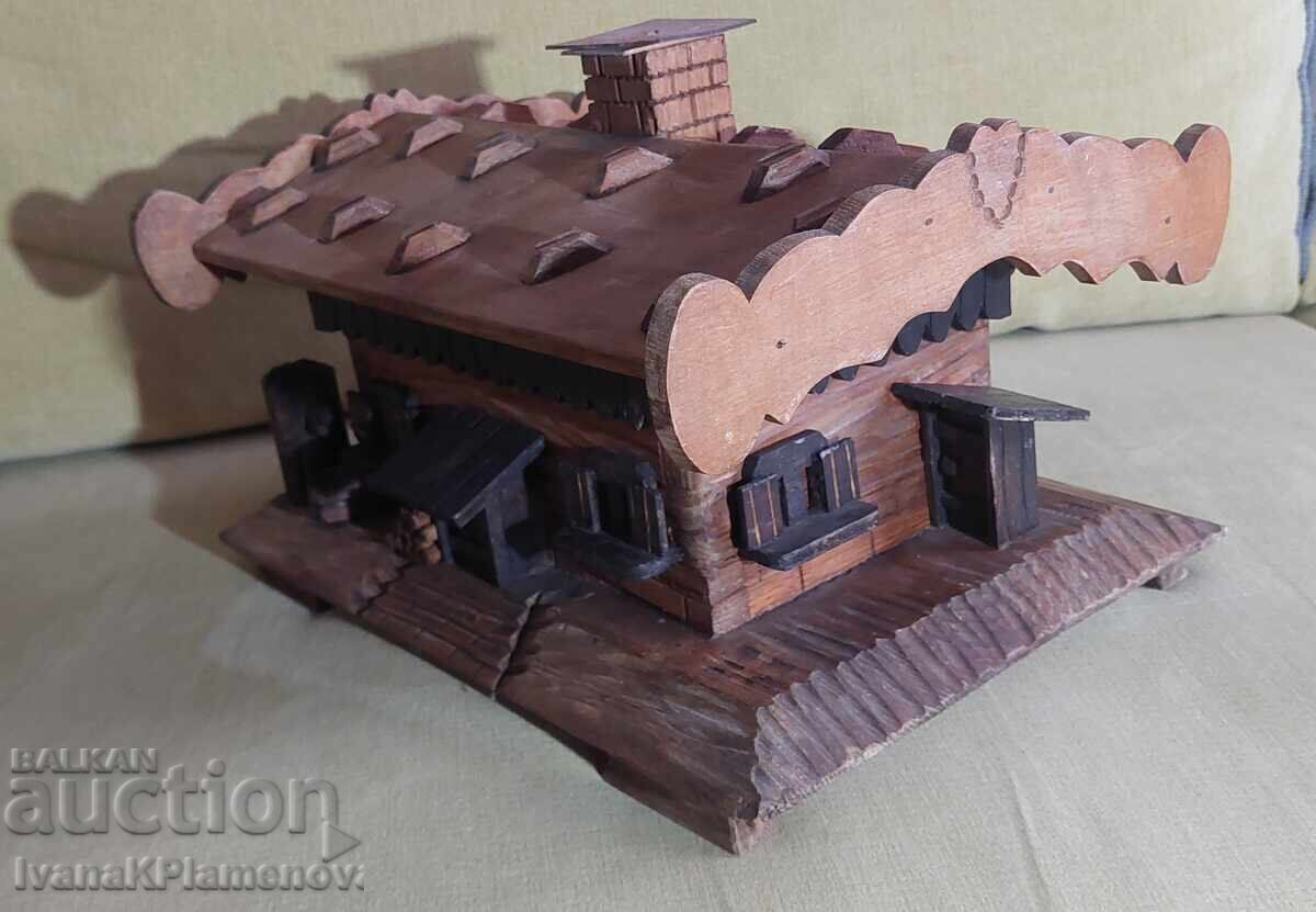 Delivery of Woodcarving house box vintage for connoisseurs