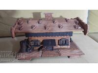 Дърворезба къщичка кутия винтидж за ценители