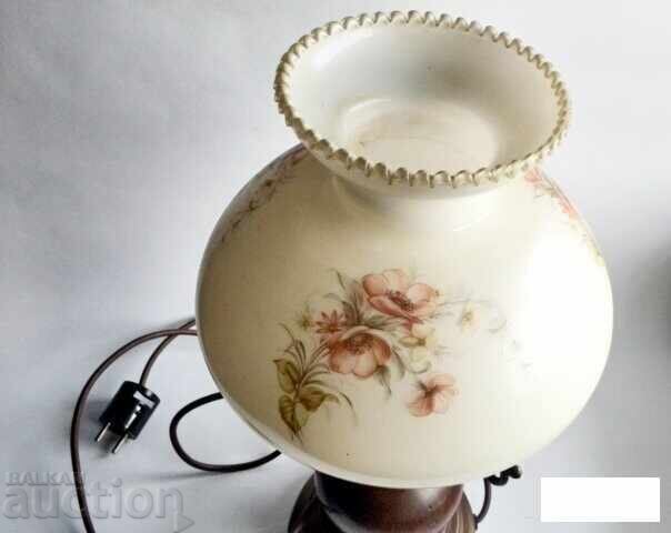 Μεγάλο επιτραπέζιο vintage φωτιστικό με τιμή 165.00 BGN | € 84.36