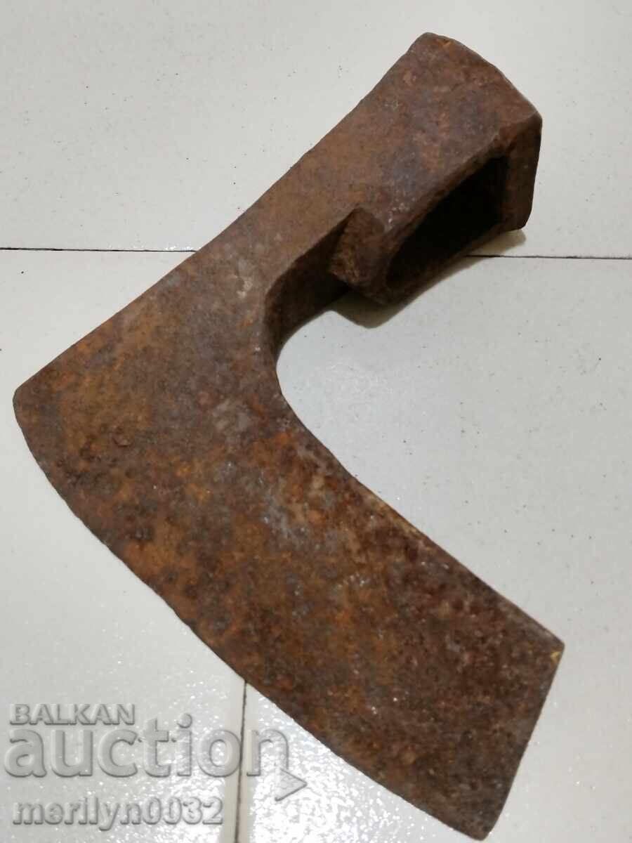 Delivery of Old forged ax satyr ax without sap