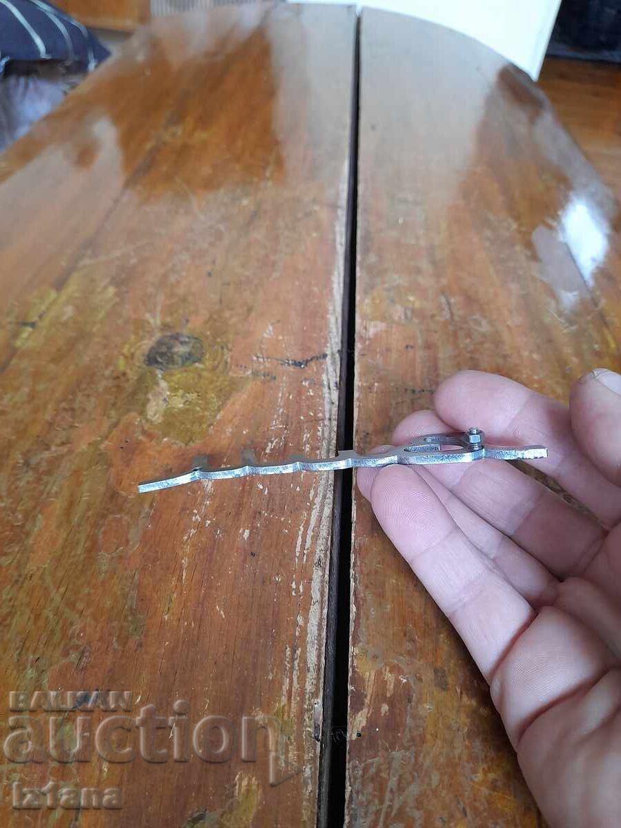 Delivery of Old car emblem Bull