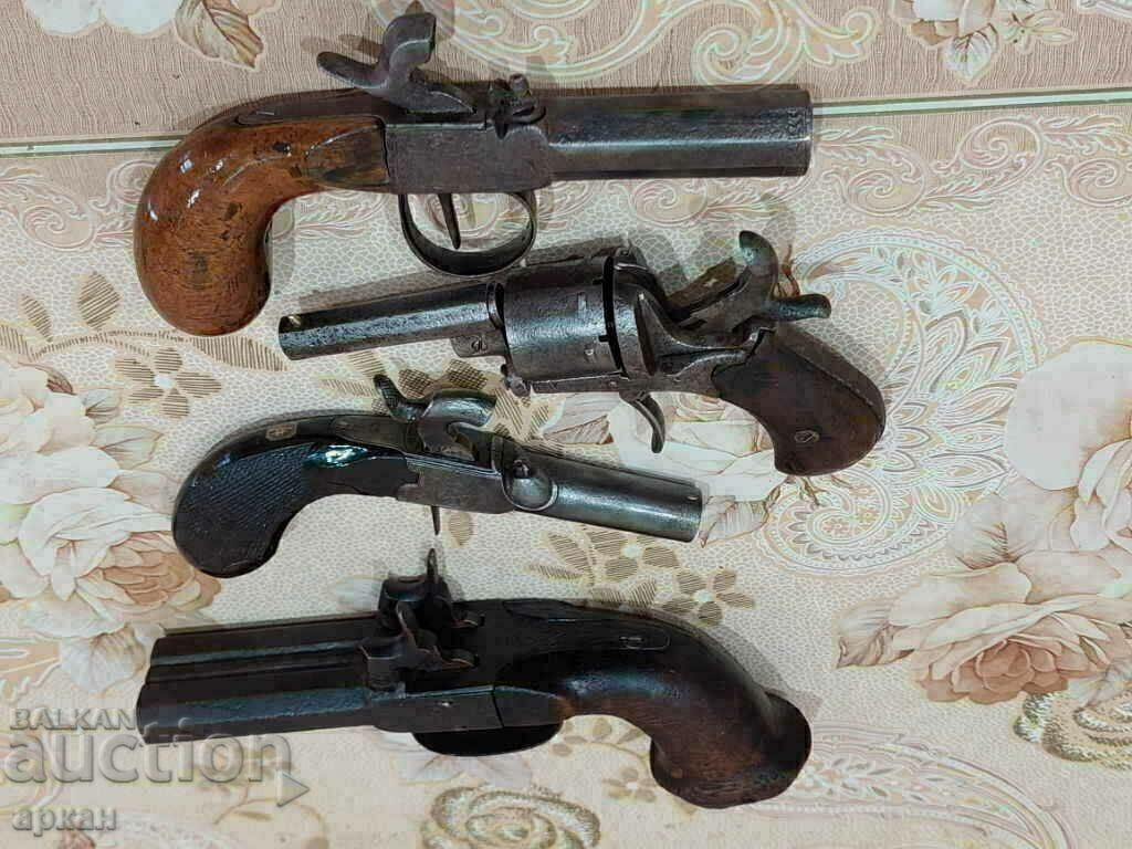 3 pieces of old Pishtov XIX century. - lot - 5 3 pieces of old Pishtov XIX century. - lot - 5