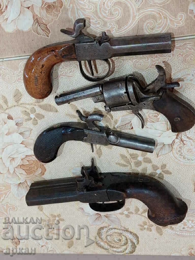 3 pieces of old Pishtov XIX century. - lot - 6 3 pieces of old Pishtov XIX century. - lot - 6