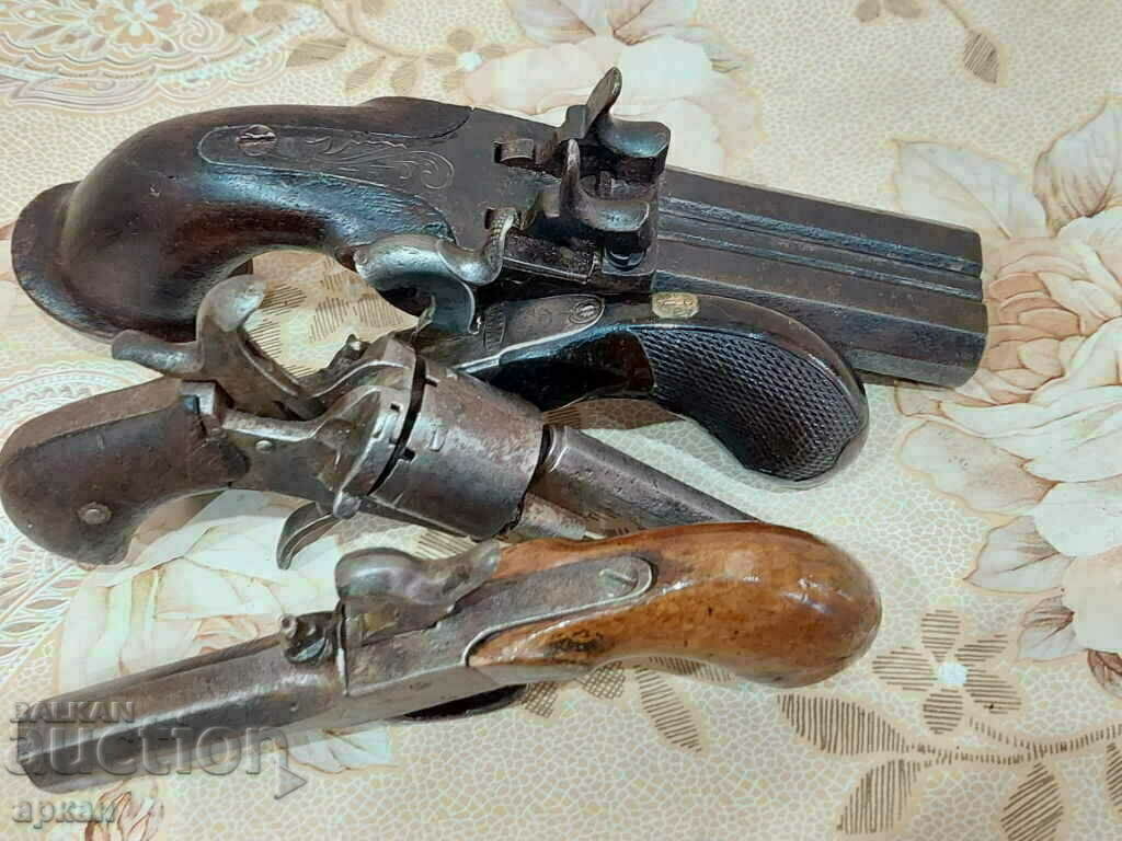 3 pieces of old Pishtov XIX century. - lot - 7 3 pieces of old Pishtov XIX century. - lot - 7