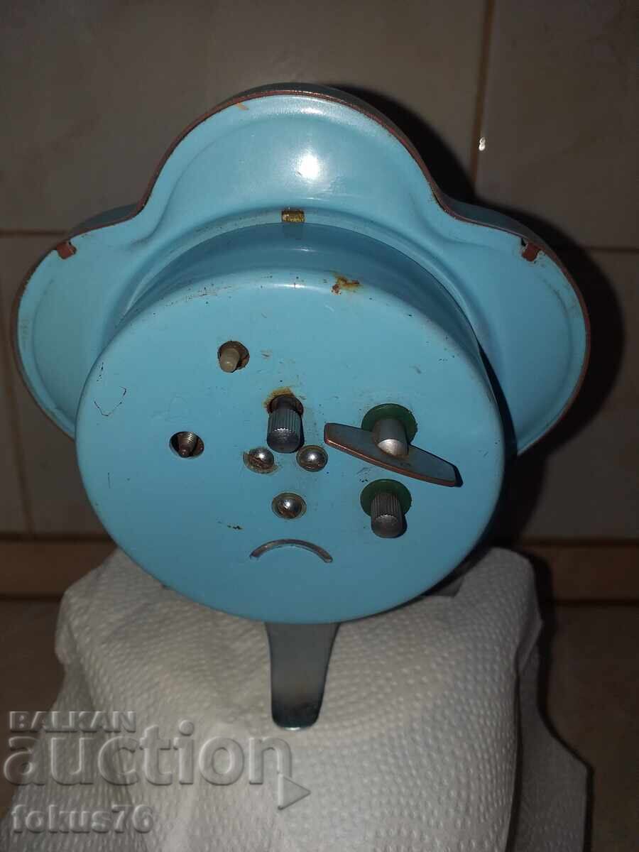 Delivery of Vintage Animated Chinese Clock Alarm with Swallow Delivery of Vintage Animated Chinese Clock Alarm with Swallow