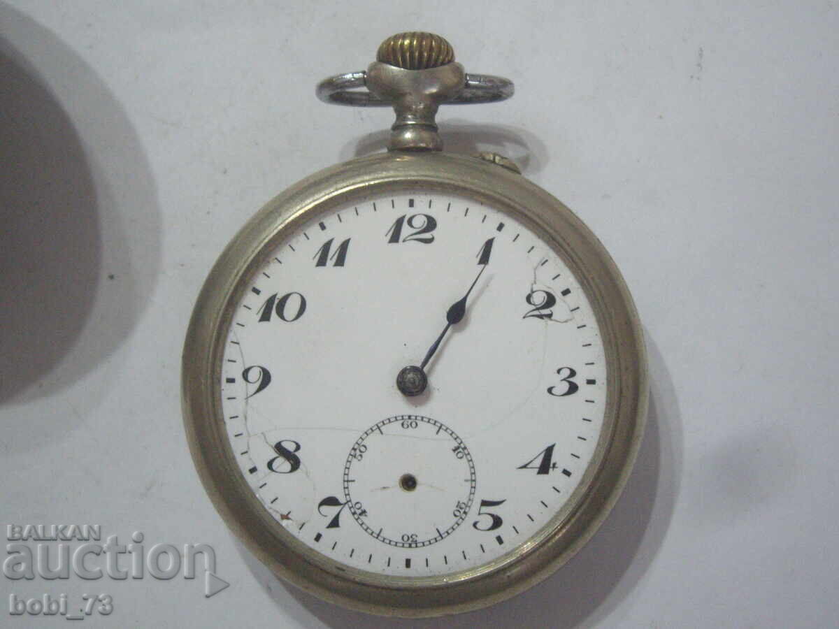 Доставка на Стар джобен часовникс кутиика. Доставка на Стар джобен часовникс кутиика.