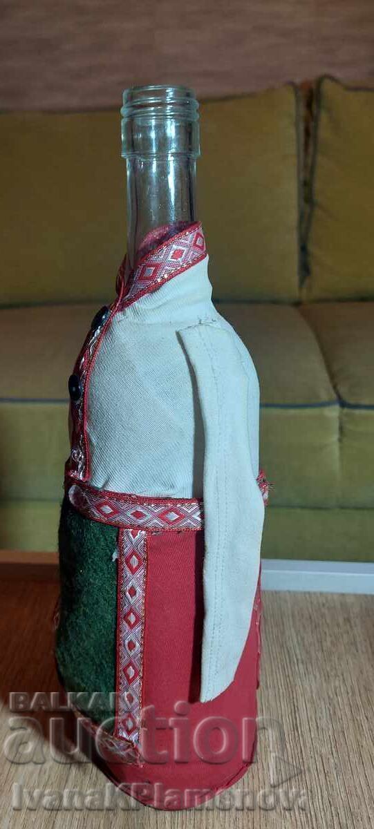 Μπουκάλι ντυμένο με παραδοσιακή φορεσιά για γνώστες με τιμή € 8.00 | 15.65 BGN