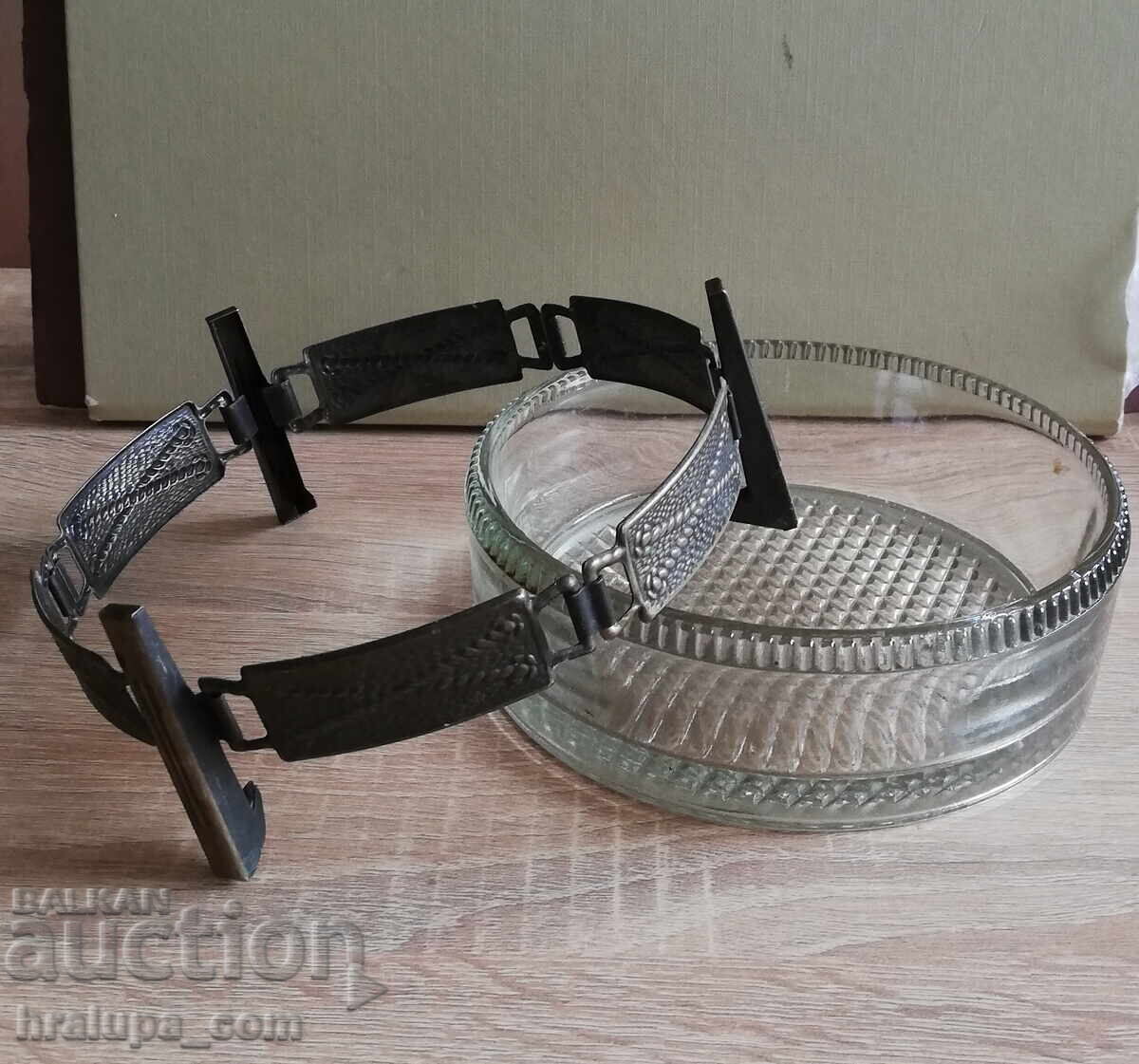 Παράδοση Βίντατζ μπομπονιέρα από γυαλί και μεταλλικά εξαρτήματα