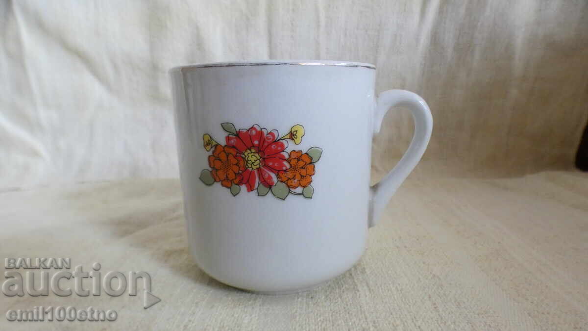 Κούπα τσαγιού παλαιού βουλγαρικού πορσελάνης με τιμή 3.00 BGN | € 1.53 Κούπα τσαγιού παλαιού βουλγαρικού πορσελάνης με τιμή 3.00 BGN | € 1.53