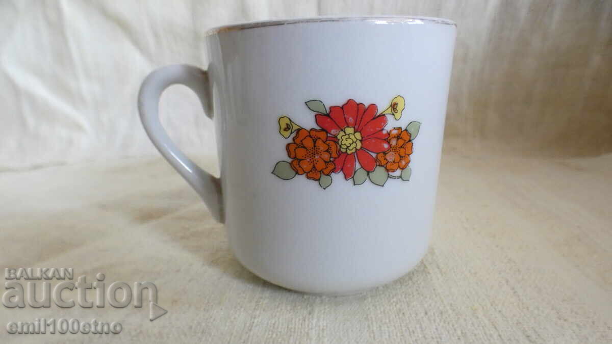 Κούπα τσαγιού παλαιού βουλγαρικού πορσελάνης Κούπα τσαγιού παλαιού βουλγαρικού πορσελάνης