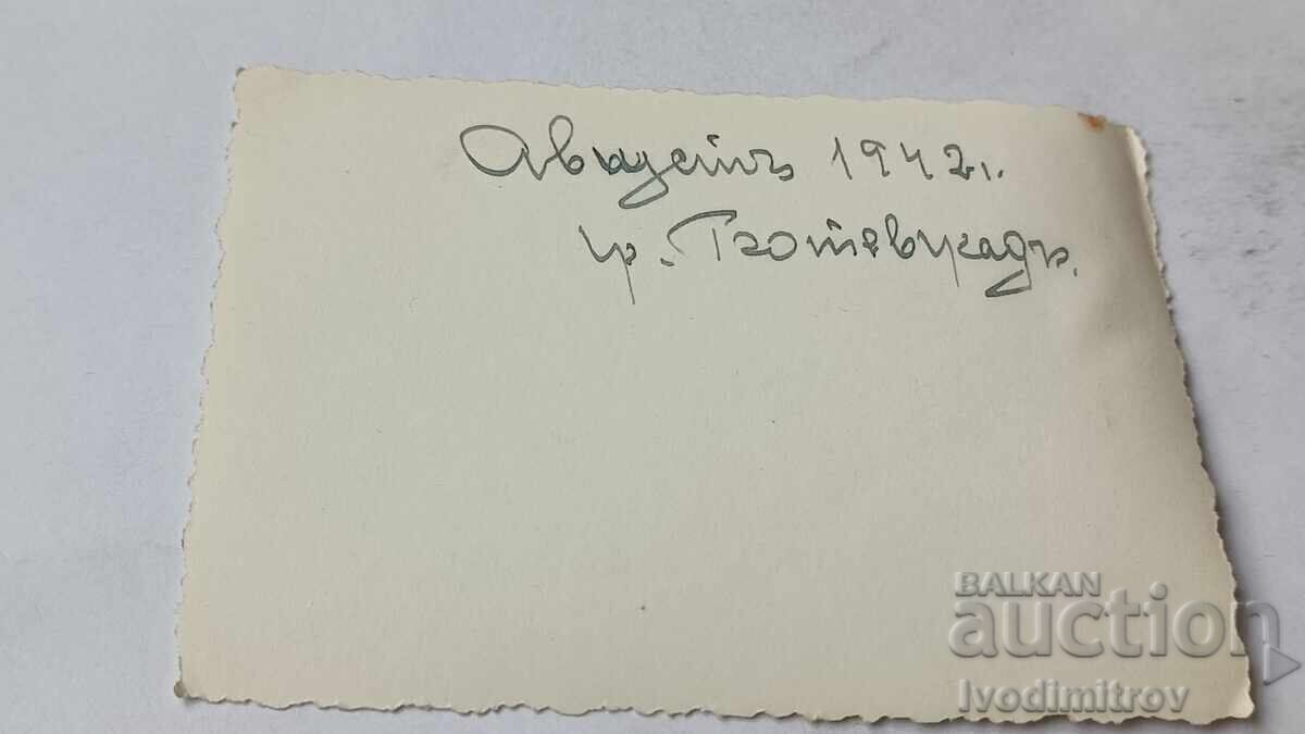 Снимка Ботевградъ Мъж жени и деца 1942 с цена 1.45 лв. | € 0.74 Снимка Ботевградъ Мъж жени и деца 1942 с цена 1.45 лв. | € 0.74