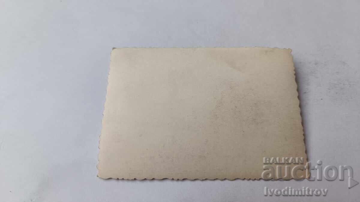 Φωτογραφία Νεαρός άνδρας στην παραλία με τιμή 2.35 BGN | € 1.20 Φωτογραφία Νεαρός άνδρας στην παραλία με τιμή 2.35 BGN | € 1.20