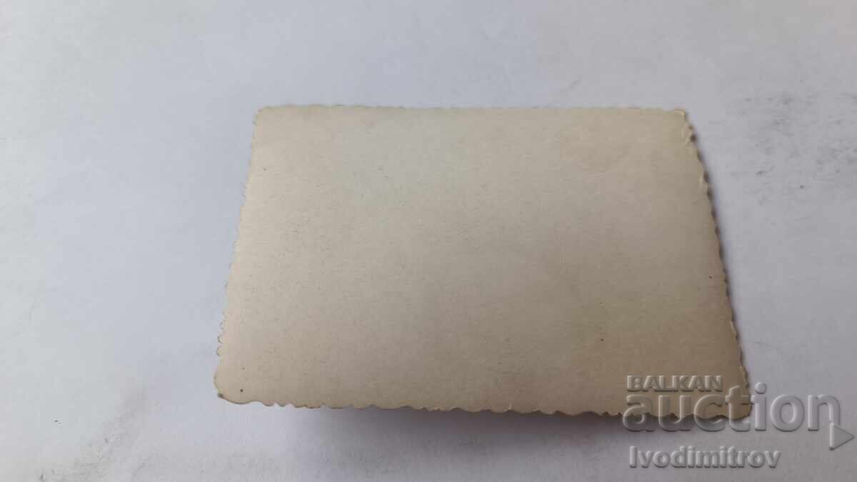 Φωτογραφία Νέου Άνδρα μπροστά σε καμήλα στην παραλία με τιμή 2.35 BGN | € 1.20