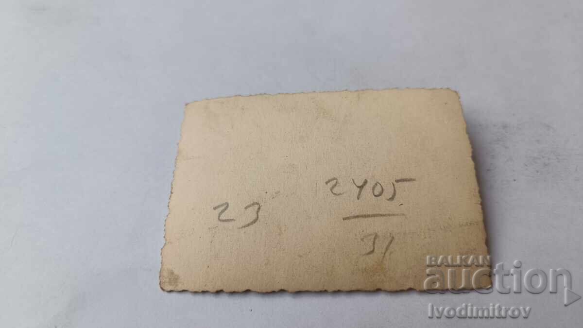 Fotografie cu băiat și bebeluș șezând pe o piatră mare cu preț 1.45 BGN | € 0.74