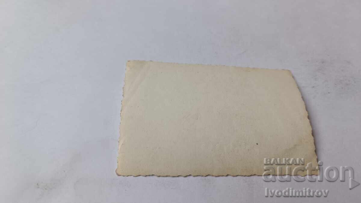 Снимка Четири жени на брега на морето с цена 1.45 лв. | € 0.74 Снимка Четири жени на брега на морето с цена 1.45 лв. | € 0.74