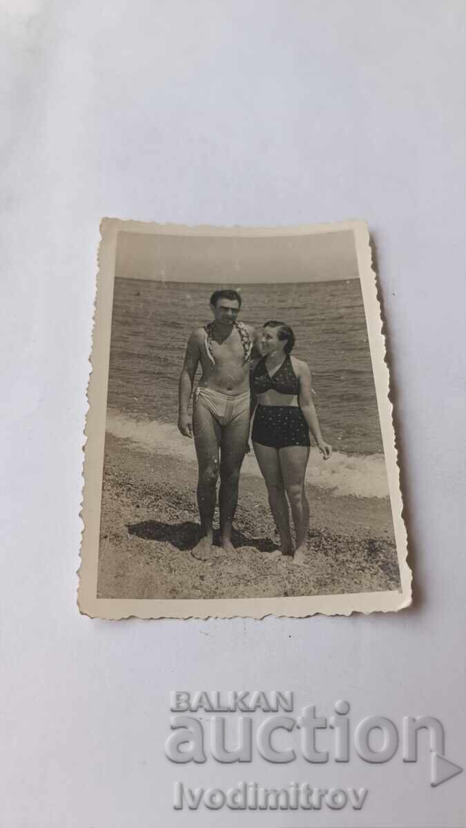 Photo Man and young girl on the beach Photo Man and young girl on the beach
