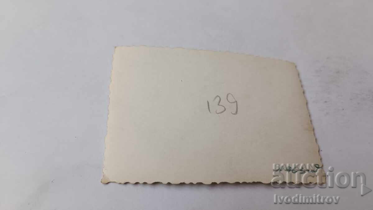 Φωτογραφία Δύο νέοι με κοντά παντελόνια 1963 με τιμή 1.85 BGN | € 0.95