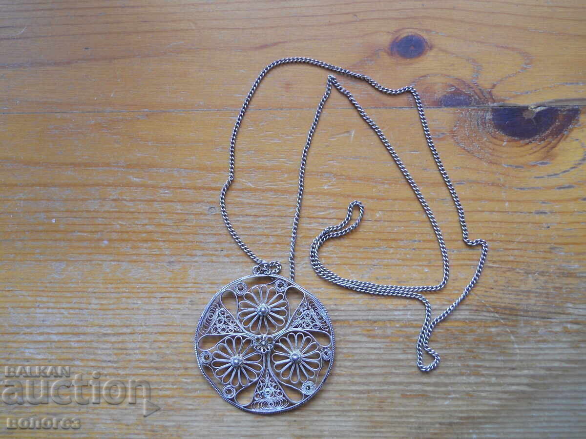 Lanț vechi din argint cu pandantiv - filigran - 12,80 gr Lanț vechi din argint cu pandantiv - filigran - 12,80 gr
