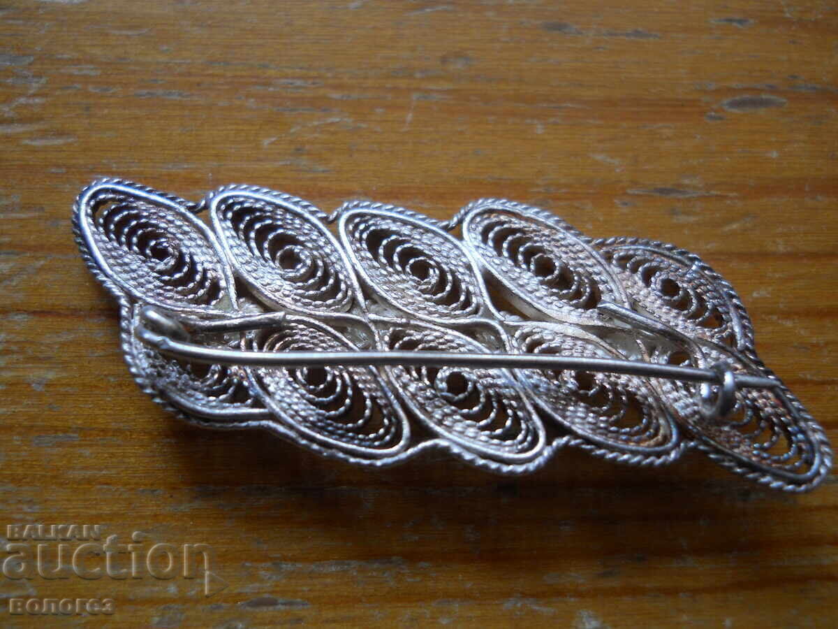 Broșă veche din argint filigranat - 3,80 g cu preț 38.00 BGN | € 19.43 Broșă veche din argint filigranat - 3,80 g cu preț 38.00 BGN | € 19.43