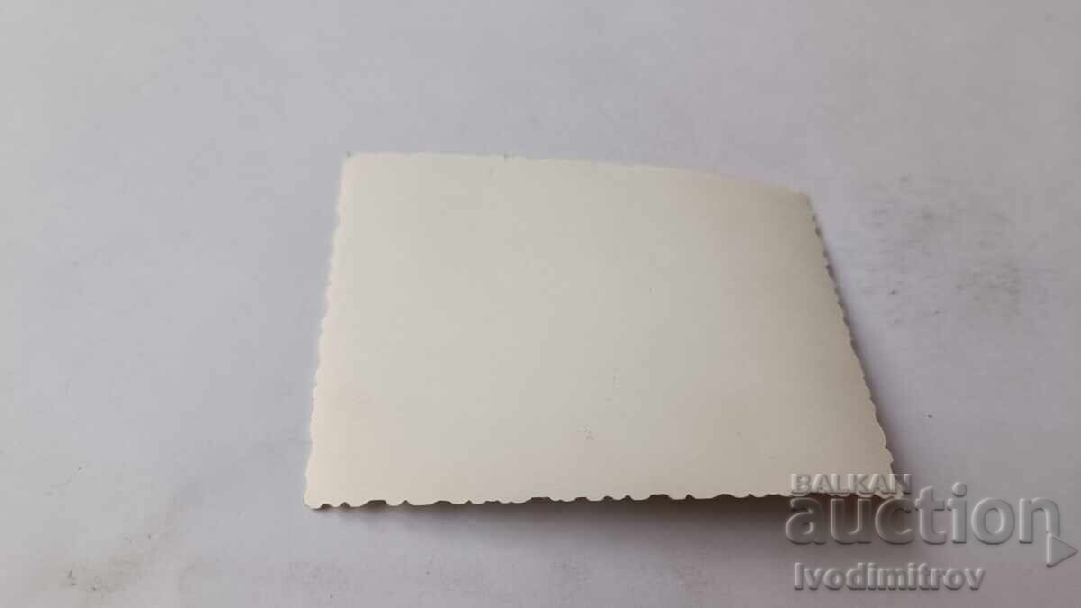 Fotografie Tânăr pe stâncă deasupra mării cu preț 1.85 BGN | € 0.95 Fotografie Tânăr pe stâncă deasupra mării cu preț 1.85 BGN | € 0.95