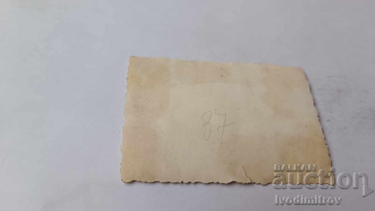 Снимка София Мъж и малко момиченце на тротоара с цена 2.45 лв. | € 1.25