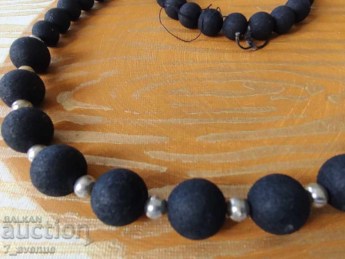 Delivery of Necklace, lava stones 70s - 80s, 04/08/2025