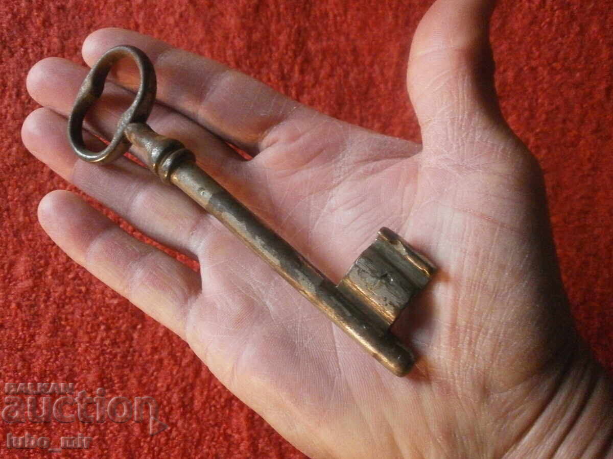 OLD IRON COLLECTOR'S KEY with price 9.00 BGN | € 4.60 OLD IRON COLLECTOR'S KEY with price 9.00 BGN | € 4.60