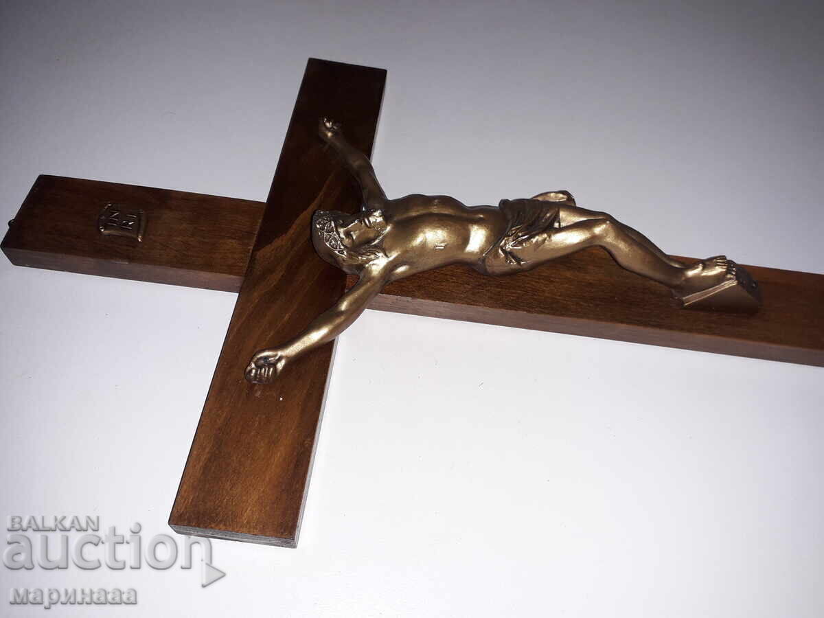 Licitație CRUCE PENTRU PERETE. LEMN, PLASTIC