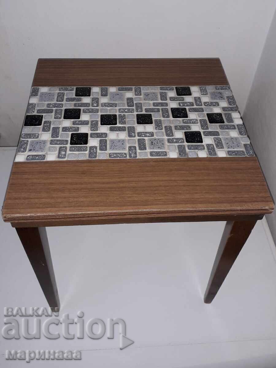 MASUȚĂ VINTAGE PENTRU GHIVECI. GERMANIA cu preț 20.00 BGN | € 10.23 MASUȚĂ VINTAGE PENTRU GHIVECI. GERMANIA cu preț 20.00 BGN | € 10.23