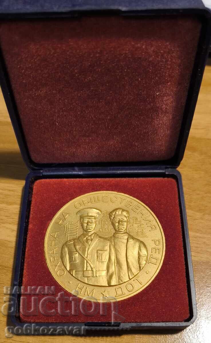 placa de medalie Pentru servicii la DOT Insigna de onoare a Ministerului de Interne cu cutie cu preț 26.90 BGN | € 13.75 placa de medalie Pentru servicii la DOT Insigna de onoare a Ministerului de Interne cu cutie cu preț 26.90 BGN | € 13.75