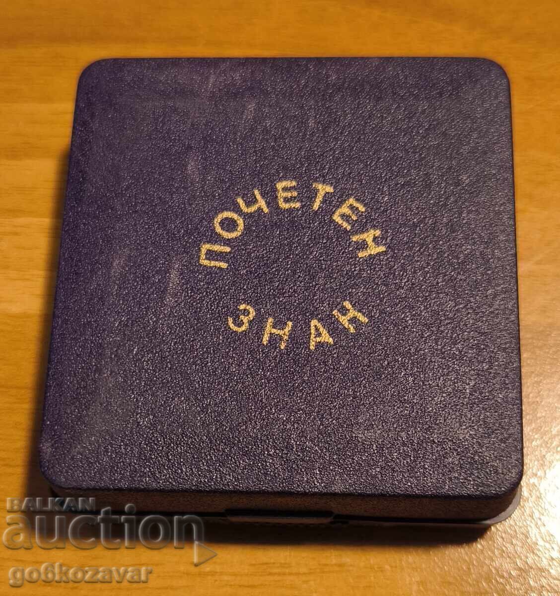 Licitație placa de medalie Pentru servicii la DOT Insigna de onoare a Ministerului de Interne cu cutie Licitație placa de medalie Pentru servicii la DOT Insigna de onoare a Ministerului de Interne cu cutie