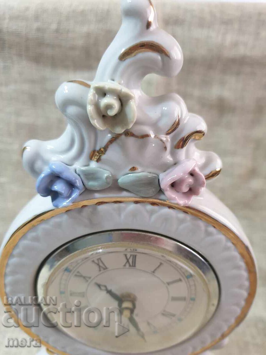 Аукцион Процеланов настолен часовник Аукцион Процеланов настолен часовник