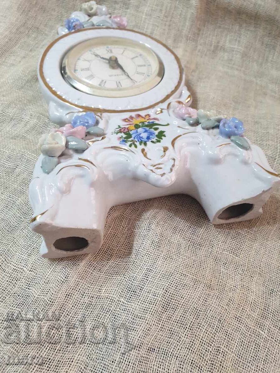 Доставка на Процеланов настолен часовник Доставка на Процеланов настолен часовник