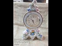 Ceas de masă din porțelan