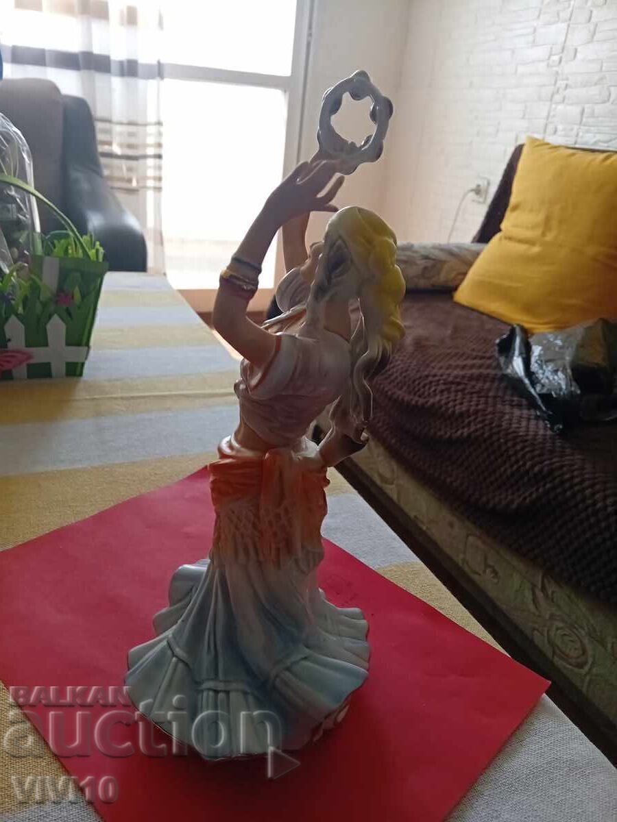 Παράδοση Αρχαίο πορσελάνινο ειδώλιο, με σήμανση