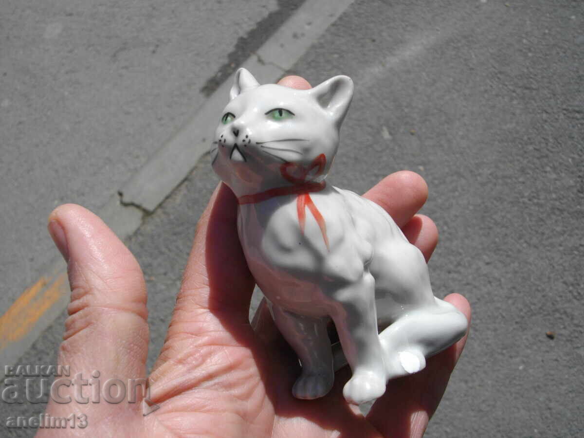 PORȚELAN BULGĂRESC VECHI STAR PISICĂ PISICĂ cu preț 45.00 BGN | € 23.01