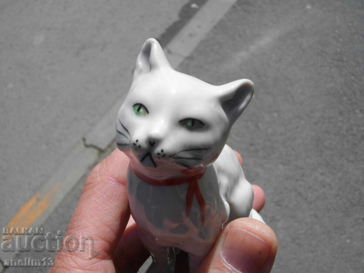 Licitație PORȚELAN BULGĂRESC VECHI STAR PISICĂ PISICĂ