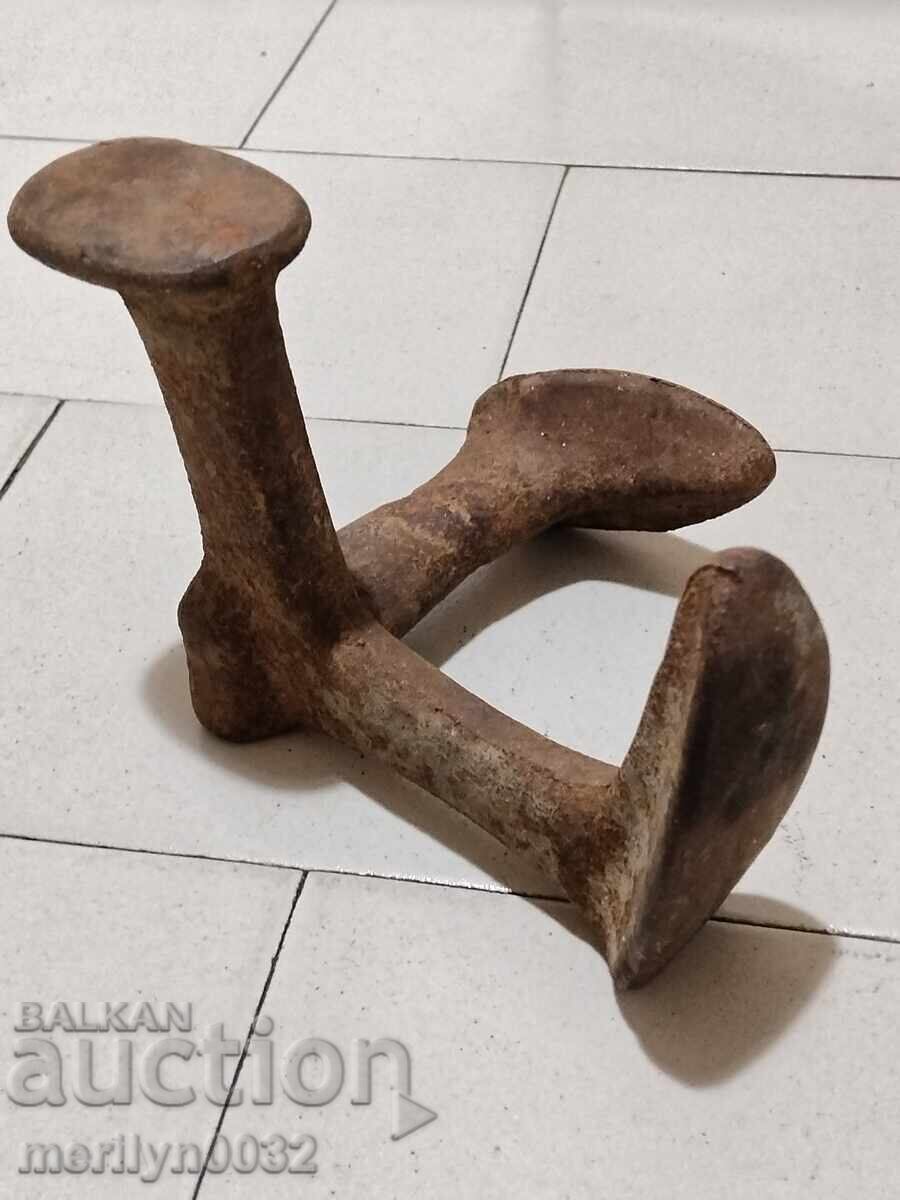 Παλιό σιδερένιο αμόνι τσαγκάρη, σφυρήλατο με τιμή 43.00 BGN | € 21.99