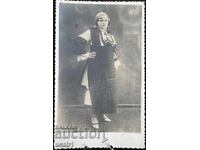 Fotografie Femeie cu costum popular macedonean