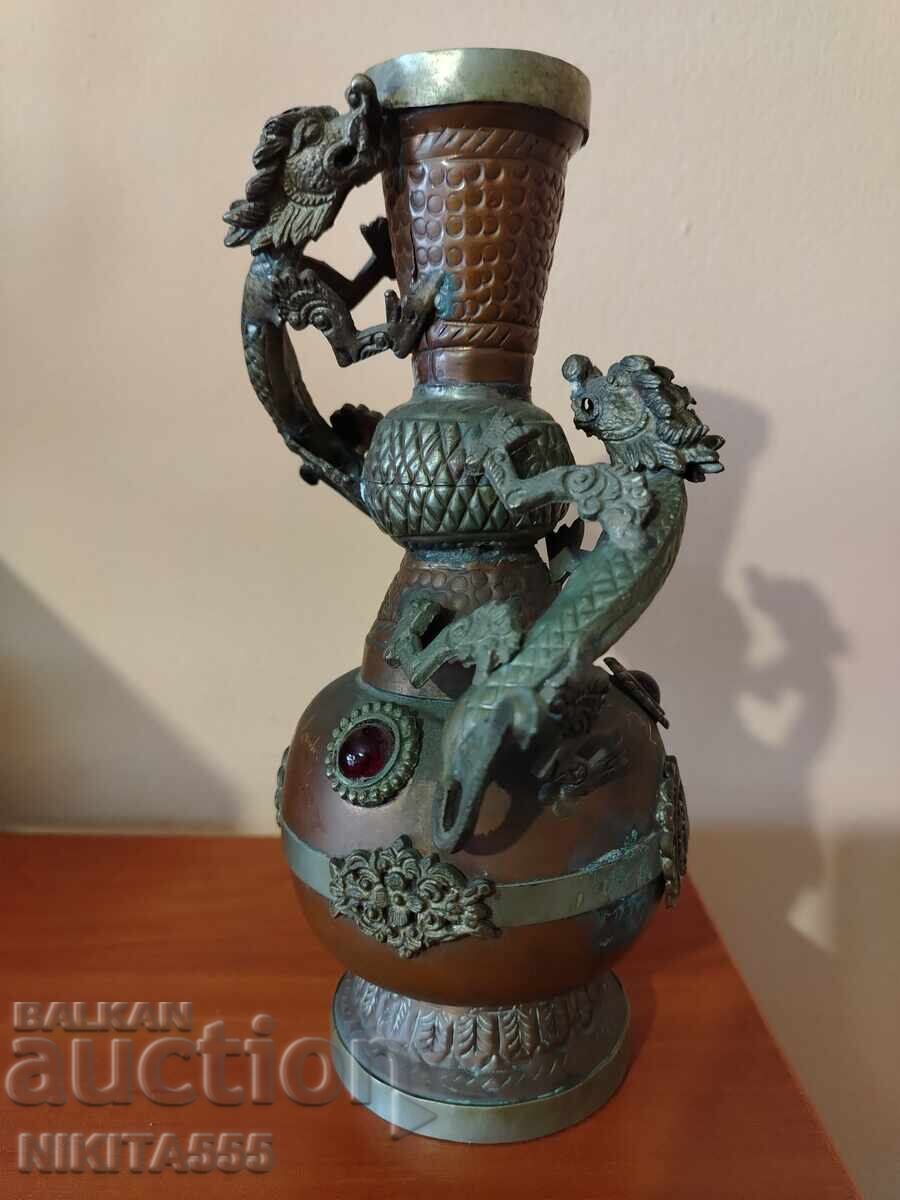Vază antică chineză asiatică din cupru cu dragon, din secolul al XIX-lea cu preț 350.00 BGN | € 178.95