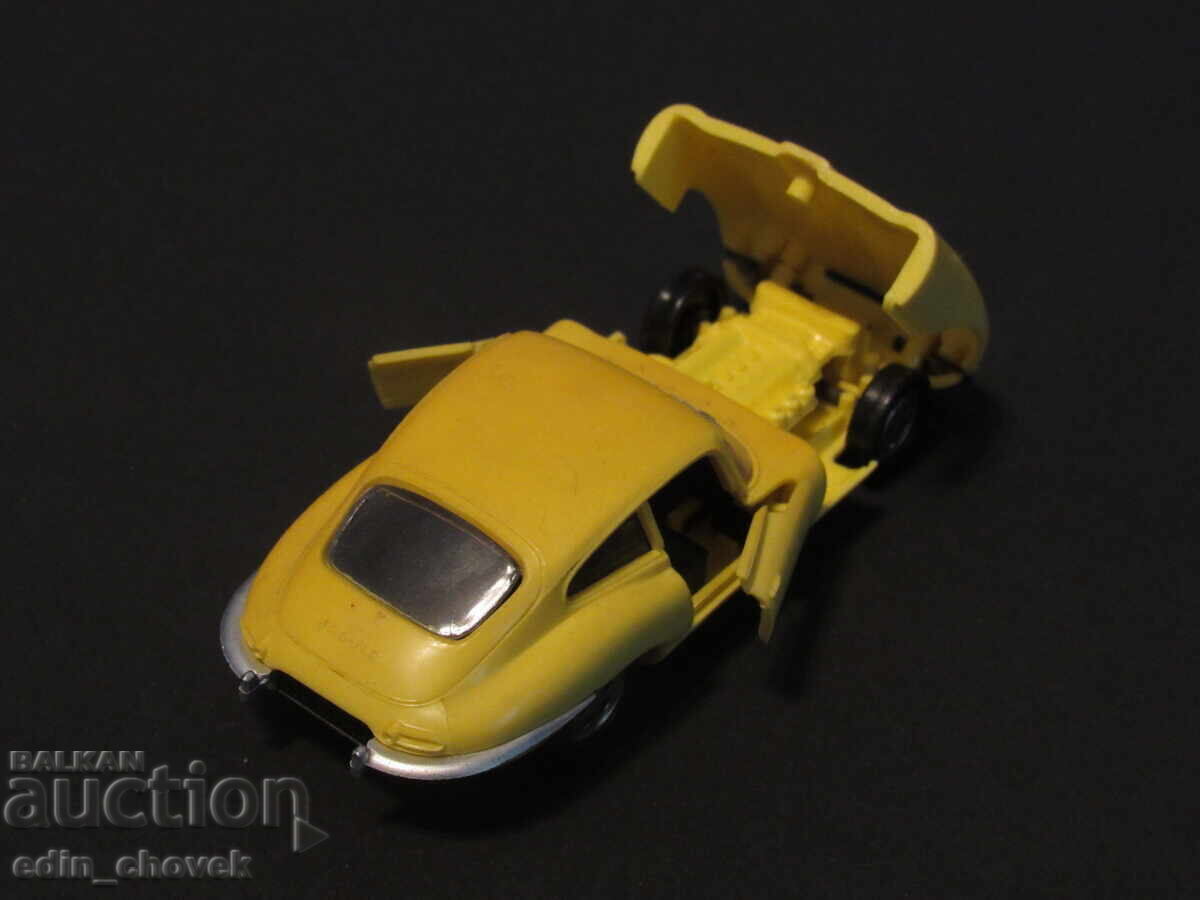 1/43 KDN/Norev Cehoslovacia Jaguar E-Type № 156 sots cu preț € 19.43 | 38.00 BGN