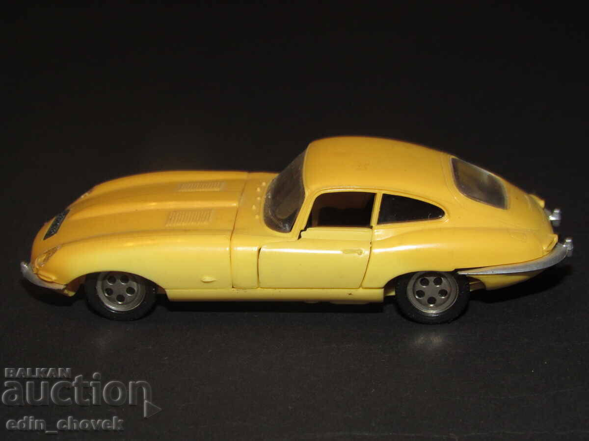 1/43 KDN/Norev Czechoslovakia Jaguar E-Type No. 156 soc - 5
